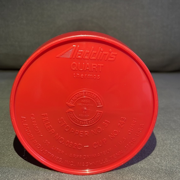 Vintage Aladdin’s Quart size Thermos.  Red & Black. - Picture 2 of 5